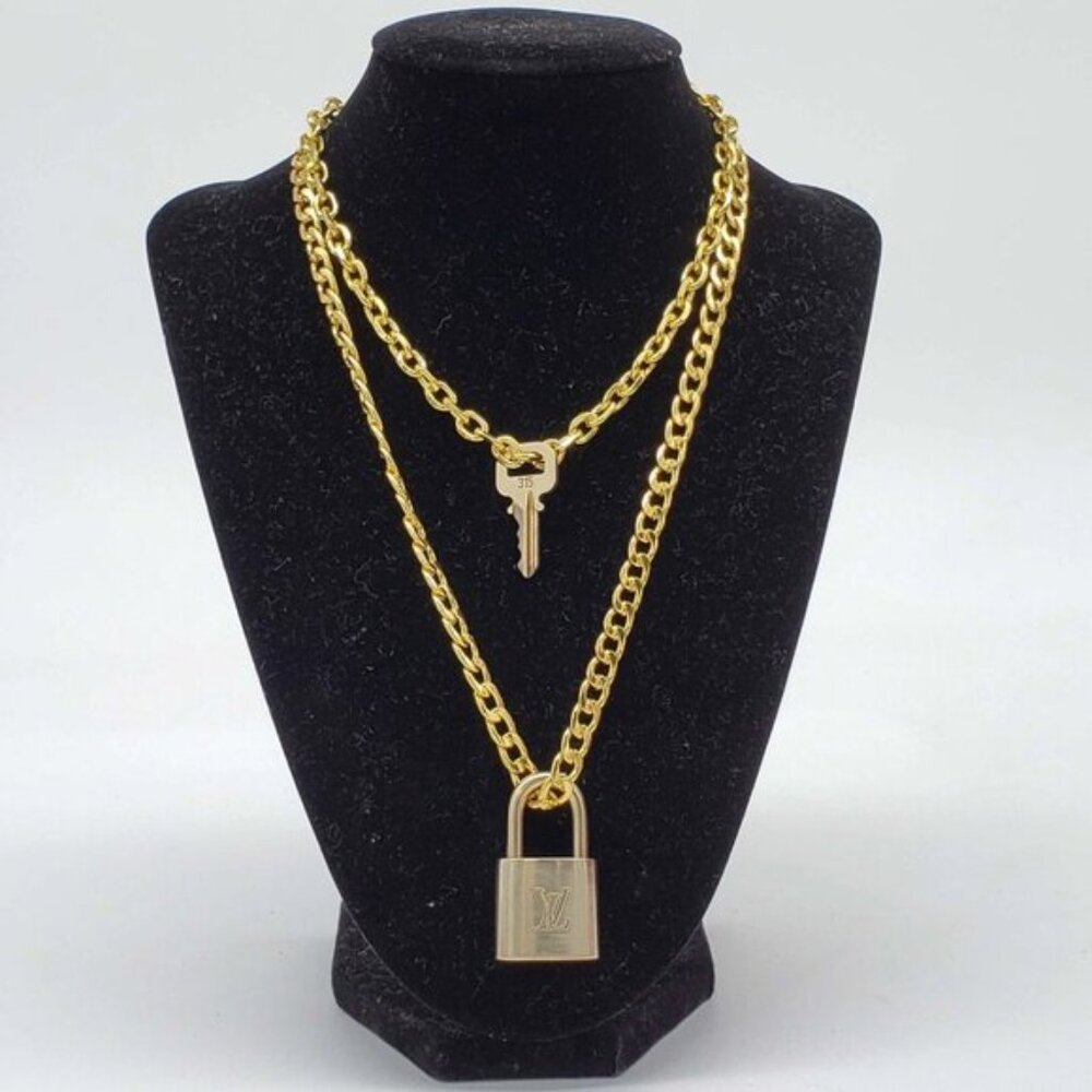 Gold-Plated Necklace with Authentic Louis Vuitton Padlock - Picture 11 of 11